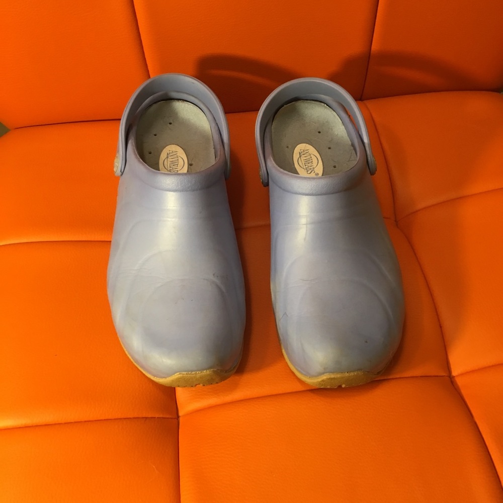 Anywear slip resistant Zone style clogs
